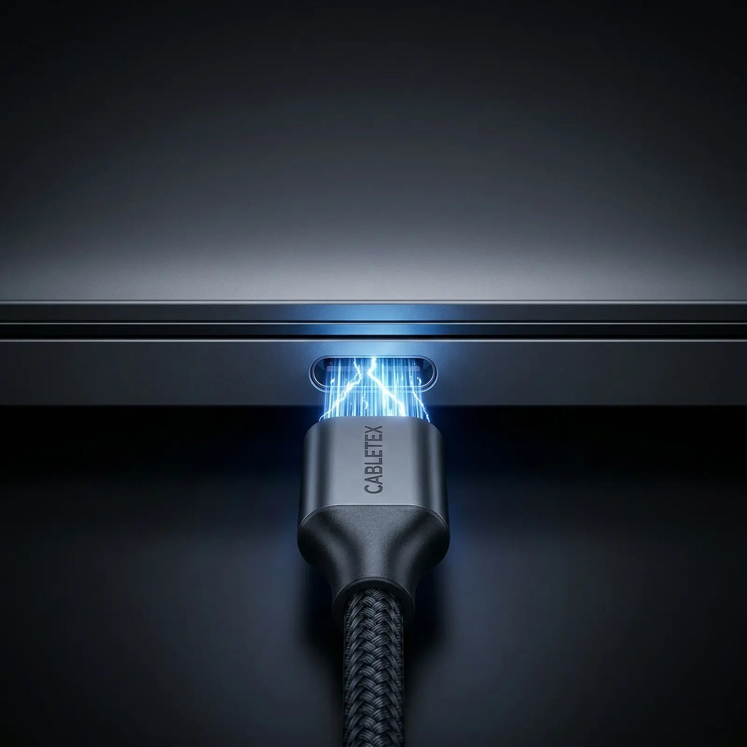 CABLETEX USB-C Kabel mit 40 Gbit/s High-Speed Datenübertragung und blauen Lichteffekten beim Anschluss an einen Laptop.
